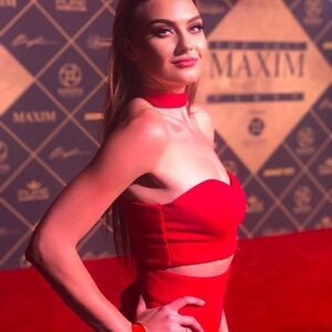 Chic Red Strapless Dress